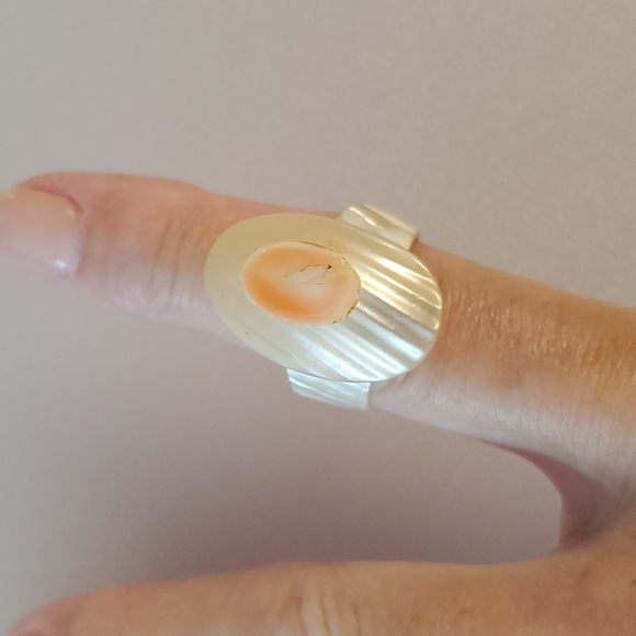 Mother of Pearl maybe Vintage ring white yellow sz.6.5 - Picture 5 of 6